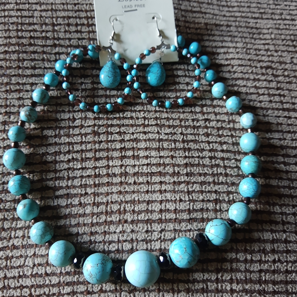 GENUINE NATURAL TURQUOISE  NECKLACE SET.